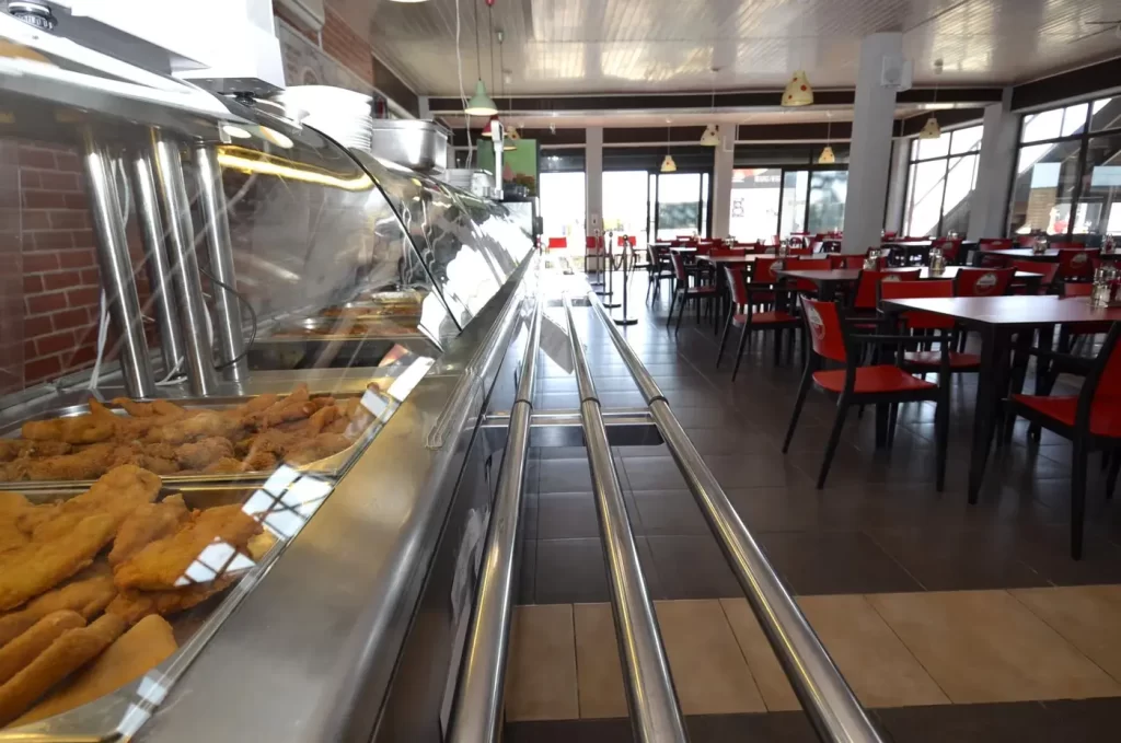 interior-autoservire-restaurant-complex-poienita-costinesti-04